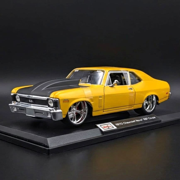 1:18 Maisto 1970 Chevrolet Nova SS Metal Diecast Car Model Stand Special Edition