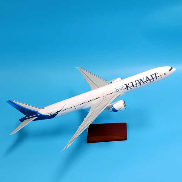 1:160 Kuwait Airline B777 Plane Model / LED Light Wheel Boeing Aircraft Model