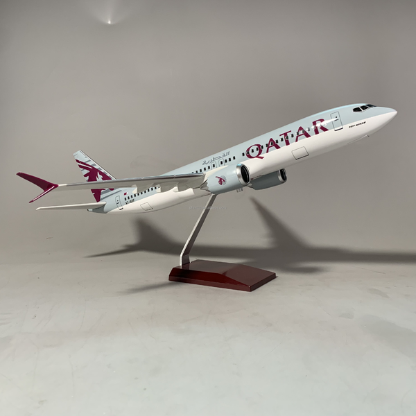 1:85 Qatar Boeing 737 MAX Plane Model / LED Light &amp; Wheel Boeing Aircraft Model
