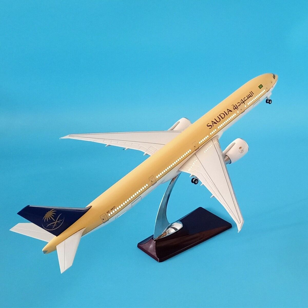 1:160 Saudi Airline B777 Plane Model LED Light Wheels Boeing Aircraft Model 47cm